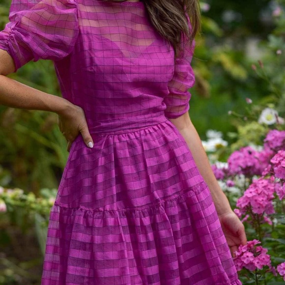 Party dress  with Pinky Plaid Puff Sleeves. Lined dress, zippered back, Size 4-6 - Picture 3 of 11